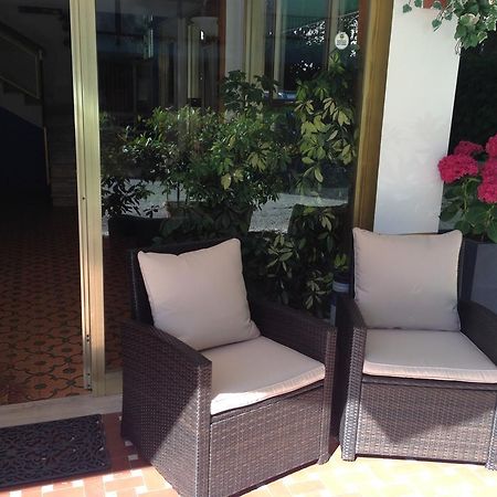 Hotel Mirella Римини Екстериор снимка